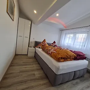 Ferien- Und Businesswohnung Sonnentor Dreiländereck Im Zweiten Stock Apartment